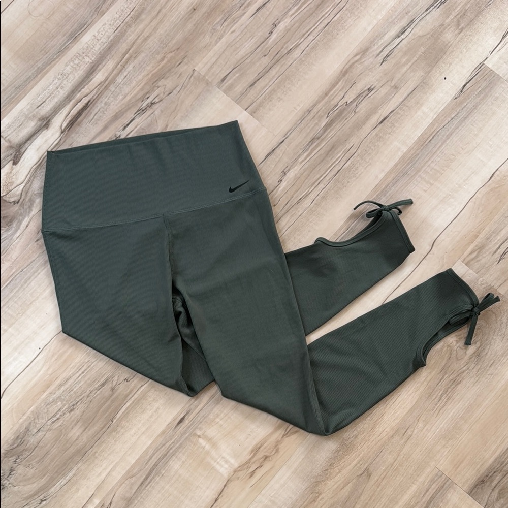 Nike Ribbed Green Leggings